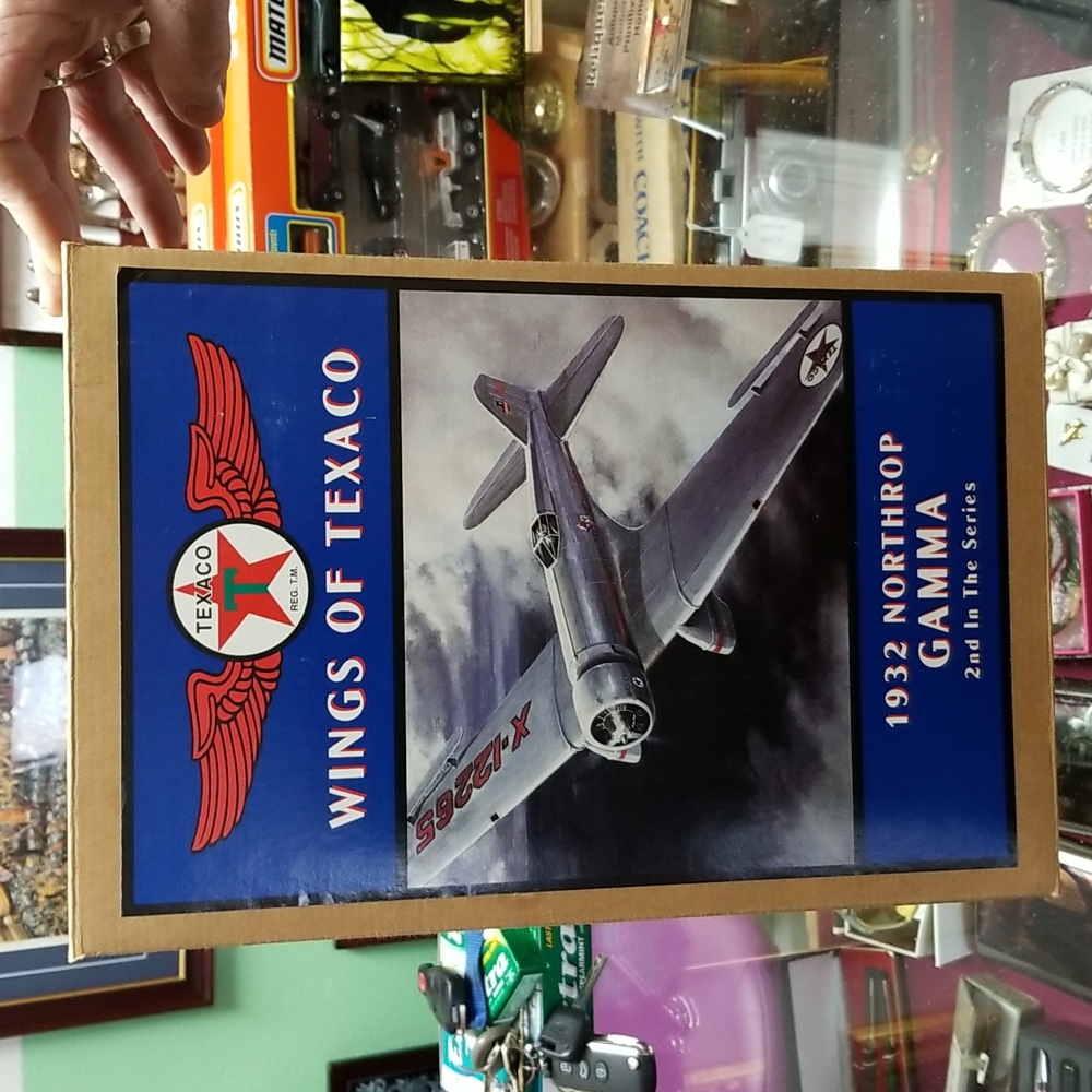 Wings of Texaco Diecast model plane, 9" × 12" × 3", Silver.